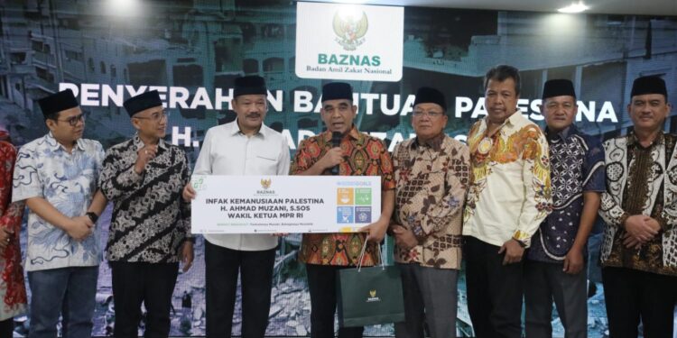 Sekjen Gerindra Serahkan Dana Bantuan Hasil Lelang Sapi Miliknya ke Baznas untuk Palestina