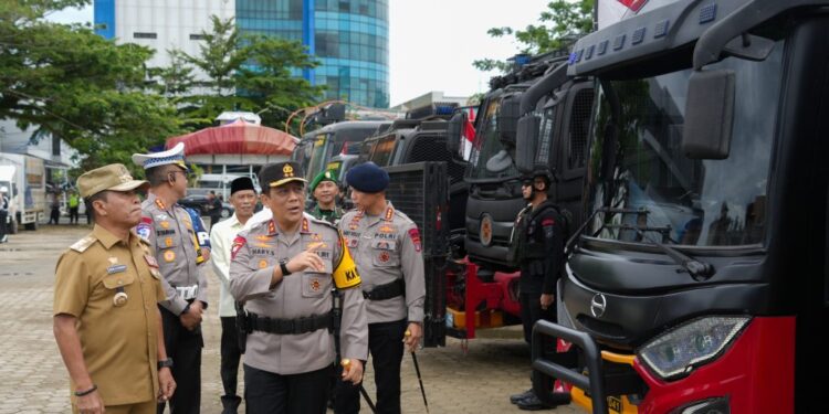 Gubernur Bersama Kapolda Kaltara Pimpin Apel Gelar Pasukan Operasi Ketupat Kayan 2025