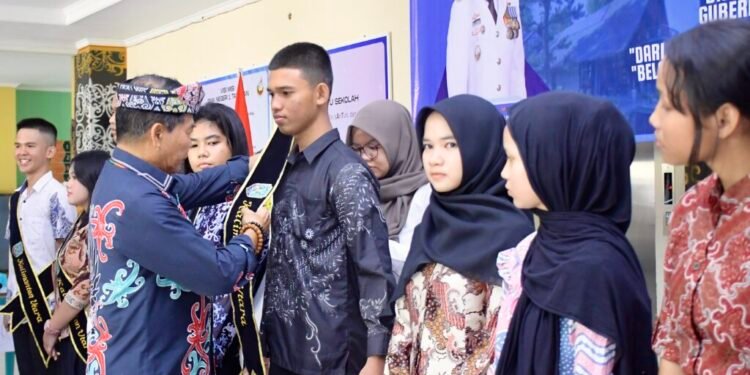 Gubernur Lepas Angkatan Perdana SMA Unggul Garuda, Harapkan Lahir Generasi Berprestasi