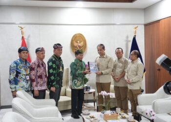 Gubernur Pastikan Kesiapan Sekolah Rakyat di Hadapan Menteri Transmigrasi.