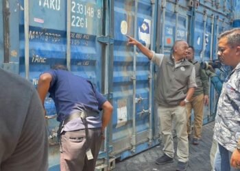 Kemenhut Bongkar Dugaan Pencucian Kayu, 23 Kontainer Bermuatan Kayu Dari Nabire Diamankan di Surabaya